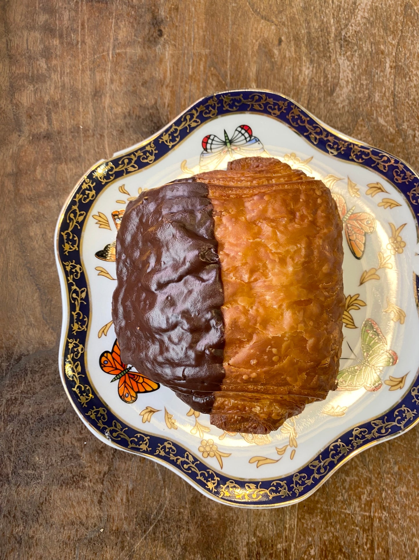 Unregular Bakery - Chocolate Croissant